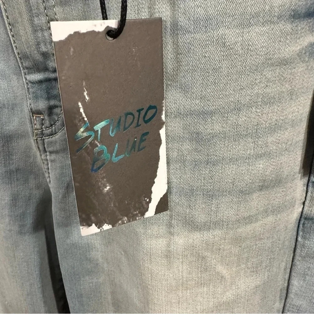 High Rise Light Blue Jeans - Picture 7 of 7